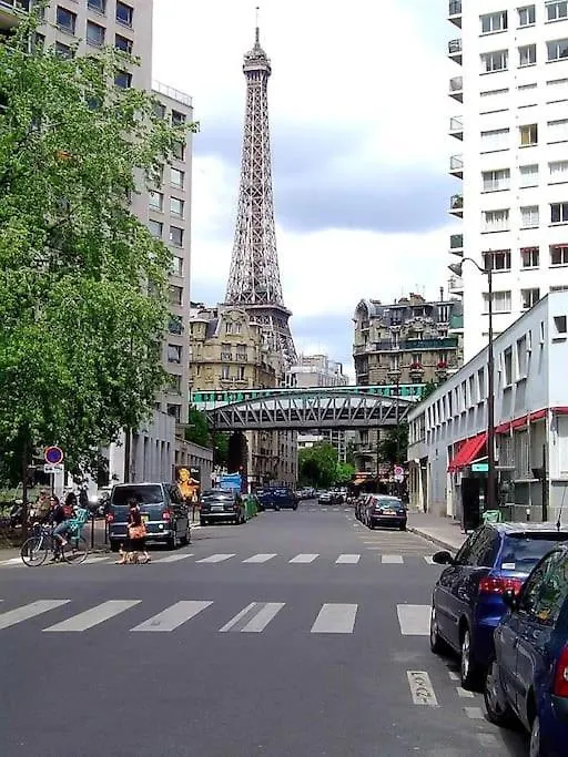 Near Eiffel Tower - Paris Apartment