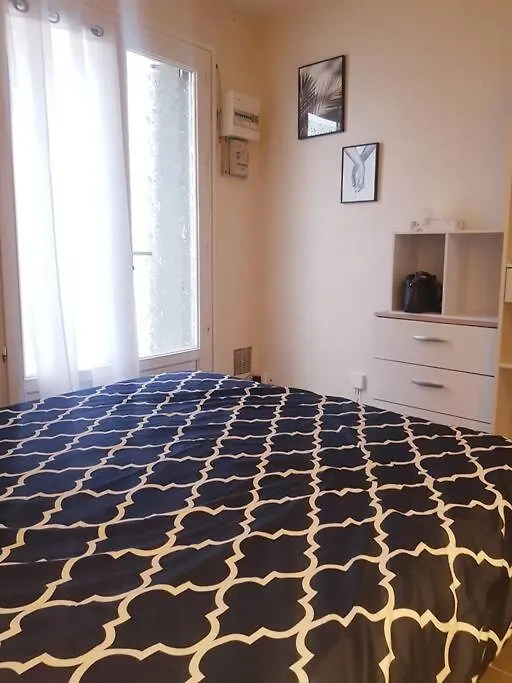 Near Eiffel Tower - Paris Apartment 0*,  France